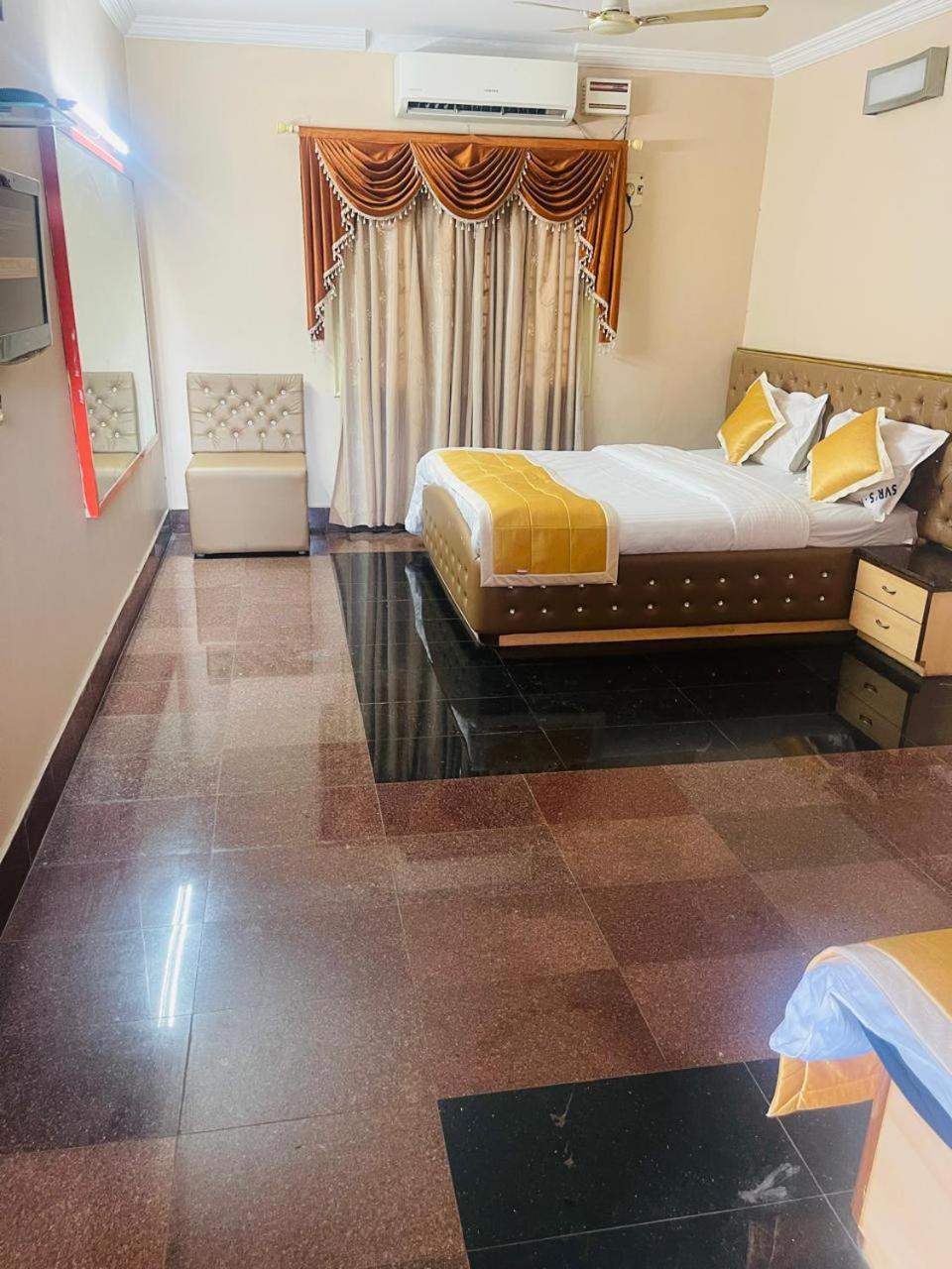 Sai Samrat Hotel Shirdi Exterior photo